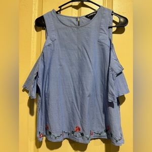 express cut out arm shirt